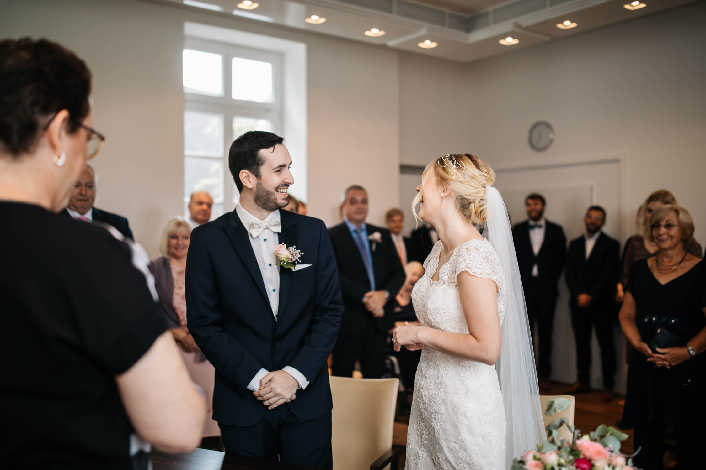 Standesamt, Krefeld, Garten, Freie Trauung, Hochzeitsreportage, Hochzeit, Hochzeitsfotograf, Reportage, Nina Buschenhofen, Liebe, Hochzeitsfotografie