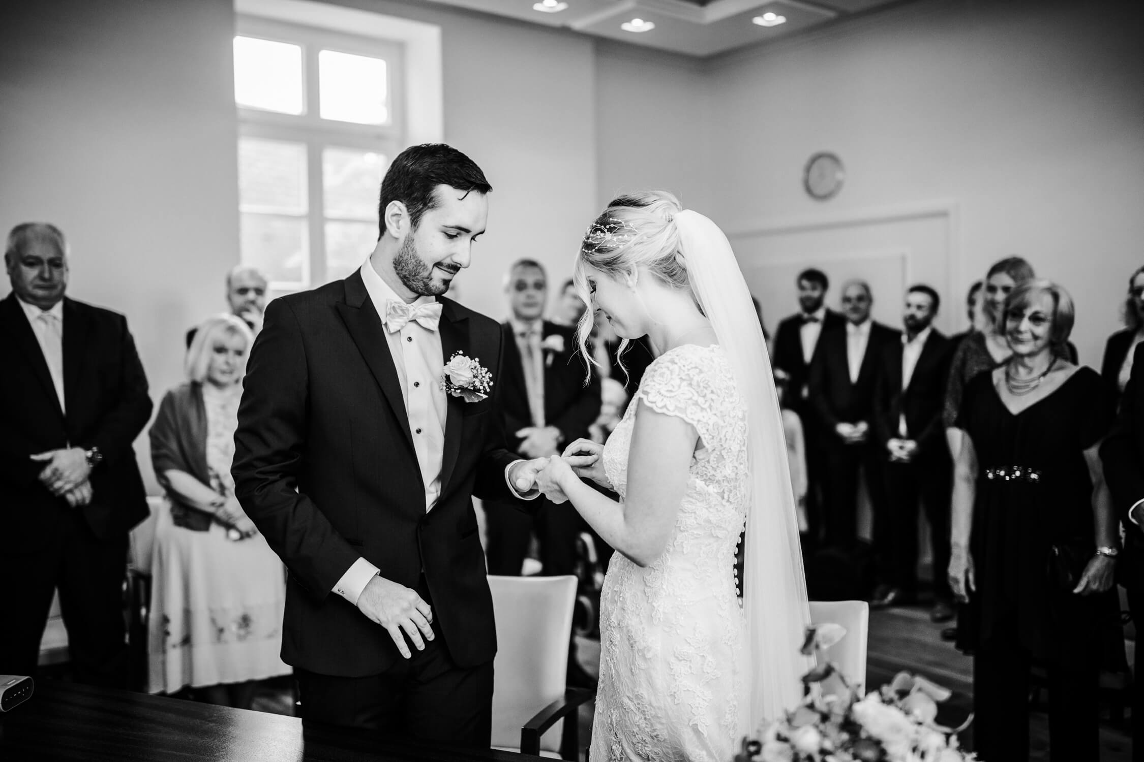 Standesamt, Krefeld, Garten, Freie Trauung, Hochzeitsreportage, Hochzeit, Hochzeitsfotograf, Reportage, Nina Buschenhofen, Liebe, Hochzeitsfotografie