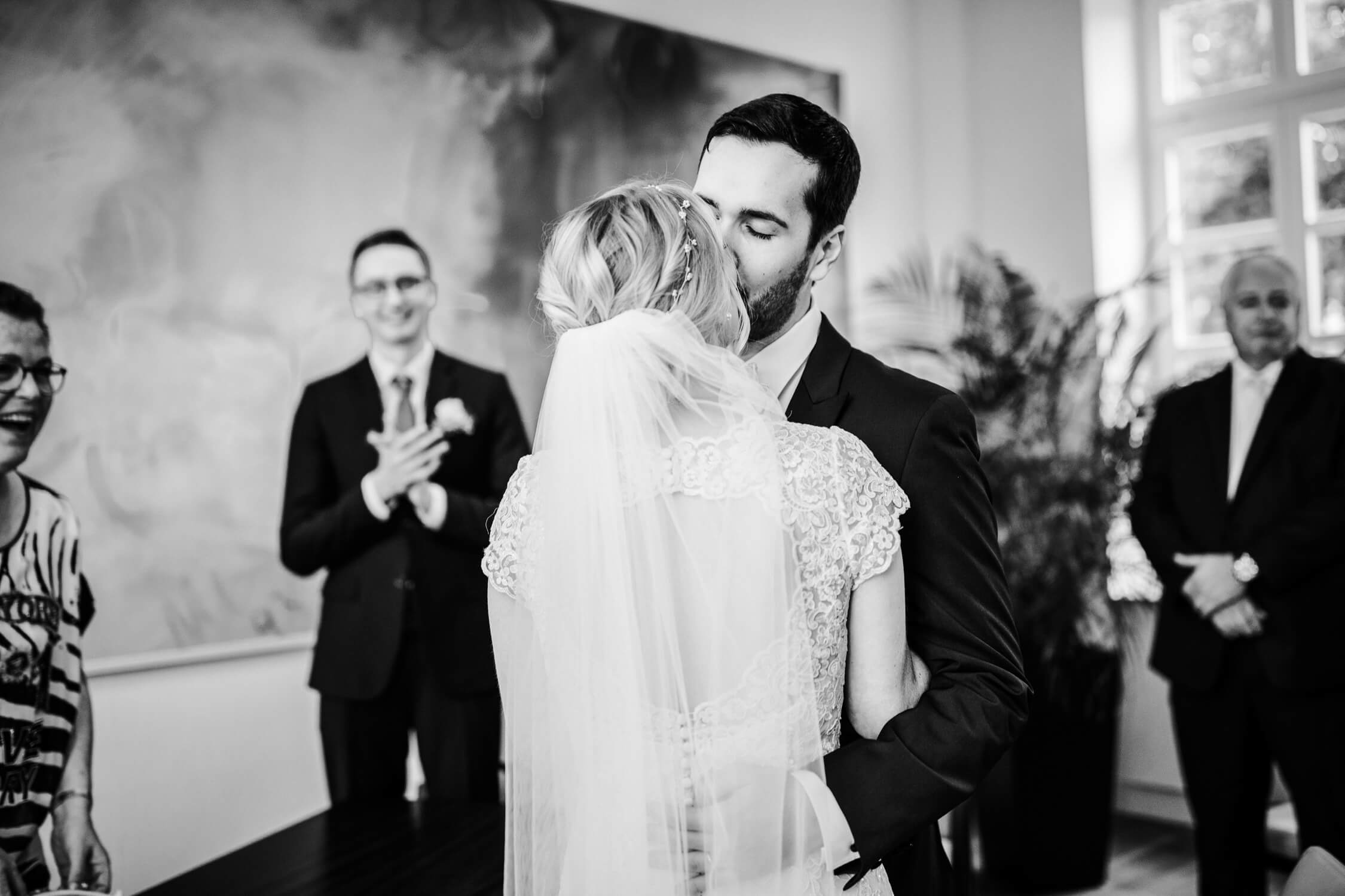Standesamt, Krefeld, Garten, Freie Trauung, Hochzeitsreportage, Hochzeit, Hochzeitsfotograf, Reportage, Nina Buschenhofen, Liebe, Hochzeitsfotografie