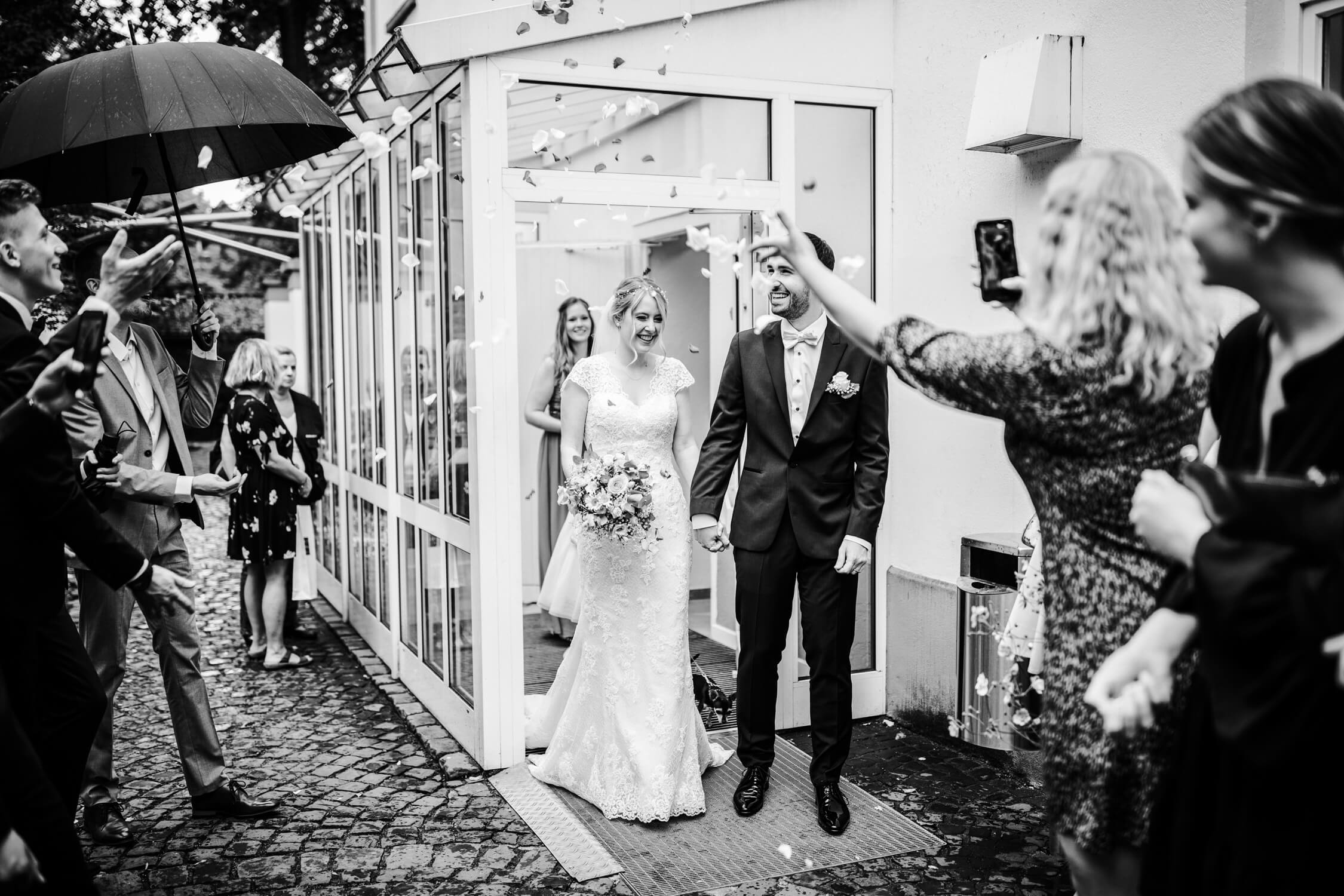 Standesamt, Krefeld, Garten, Freie Trauung, Hochzeitsreportage, Hochzeit, Hochzeitsfotograf, Reportage, Nina Buschenhofen, Liebe, Hochzeitsfotografie