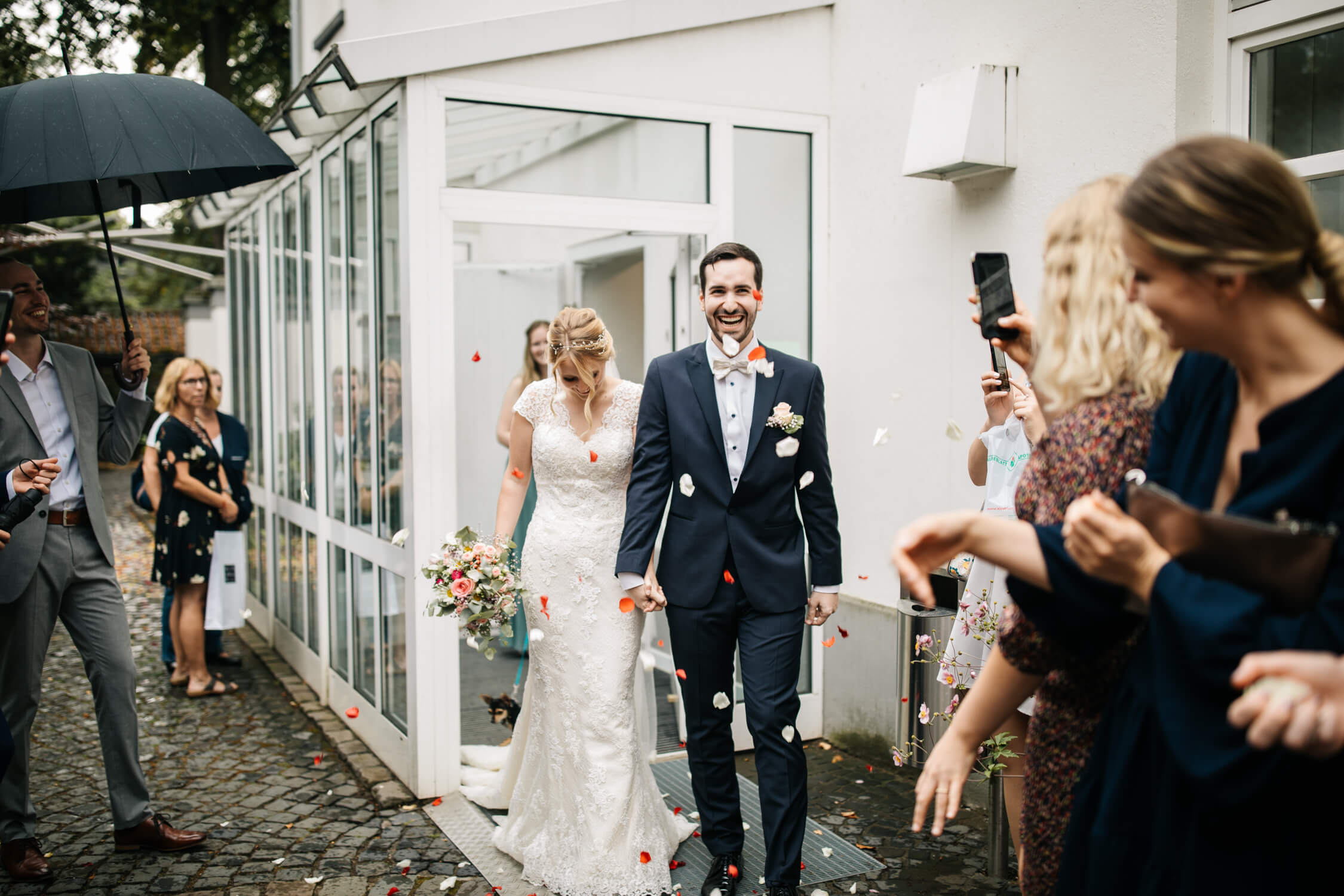 Standesamt, Krefeld, Garten, Freie Trauung, Hochzeitsreportage, Hochzeit, Hochzeitsfotograf, Reportage, Nina Buschenhofen, Liebe, Hochzeitsfotografie