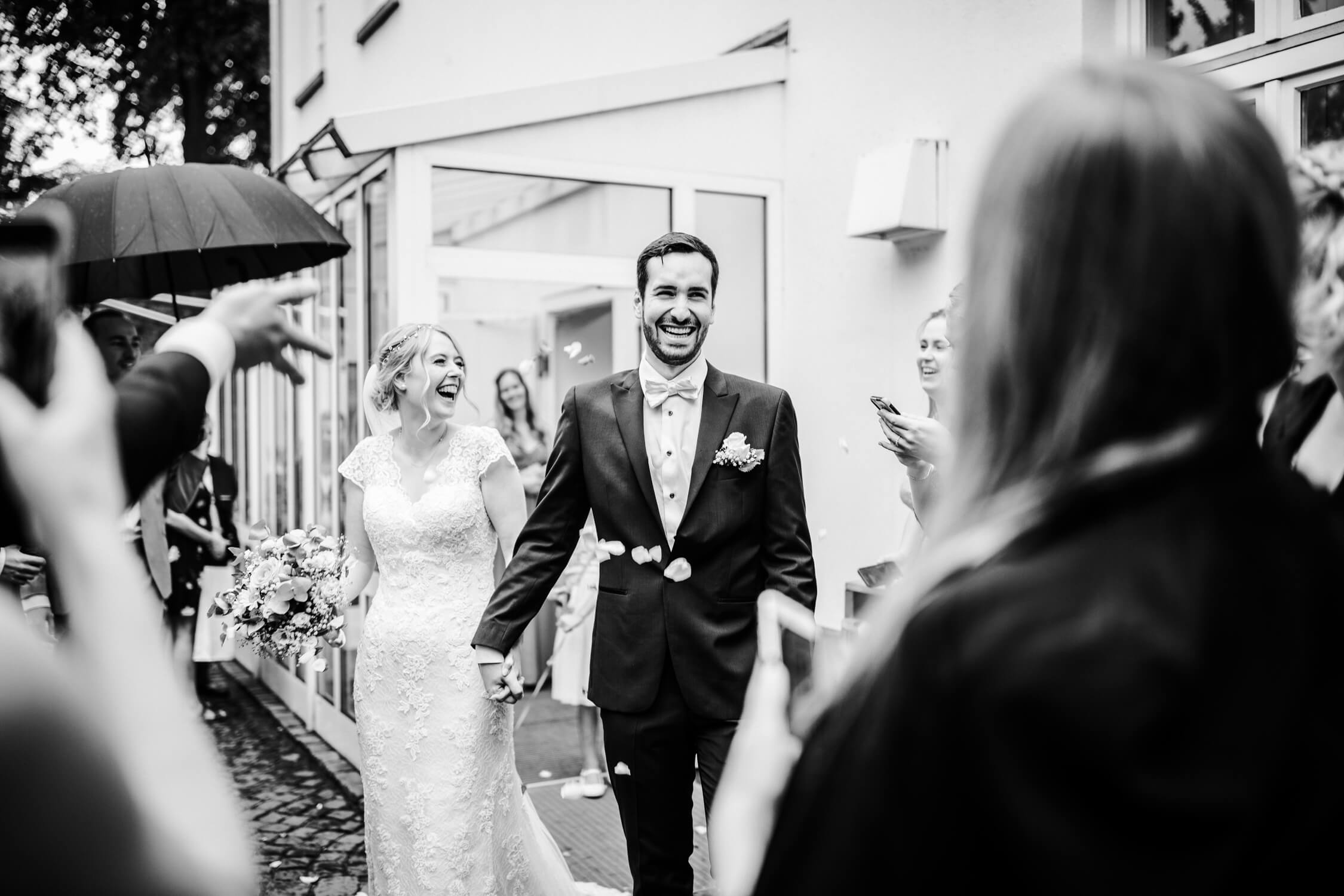 Standesamt, Krefeld, Garten, Freie Trauung, Hochzeitsreportage, Hochzeit, Hochzeitsfotograf, Reportage, Nina Buschenhofen, Liebe, Hochzeitsfotografie