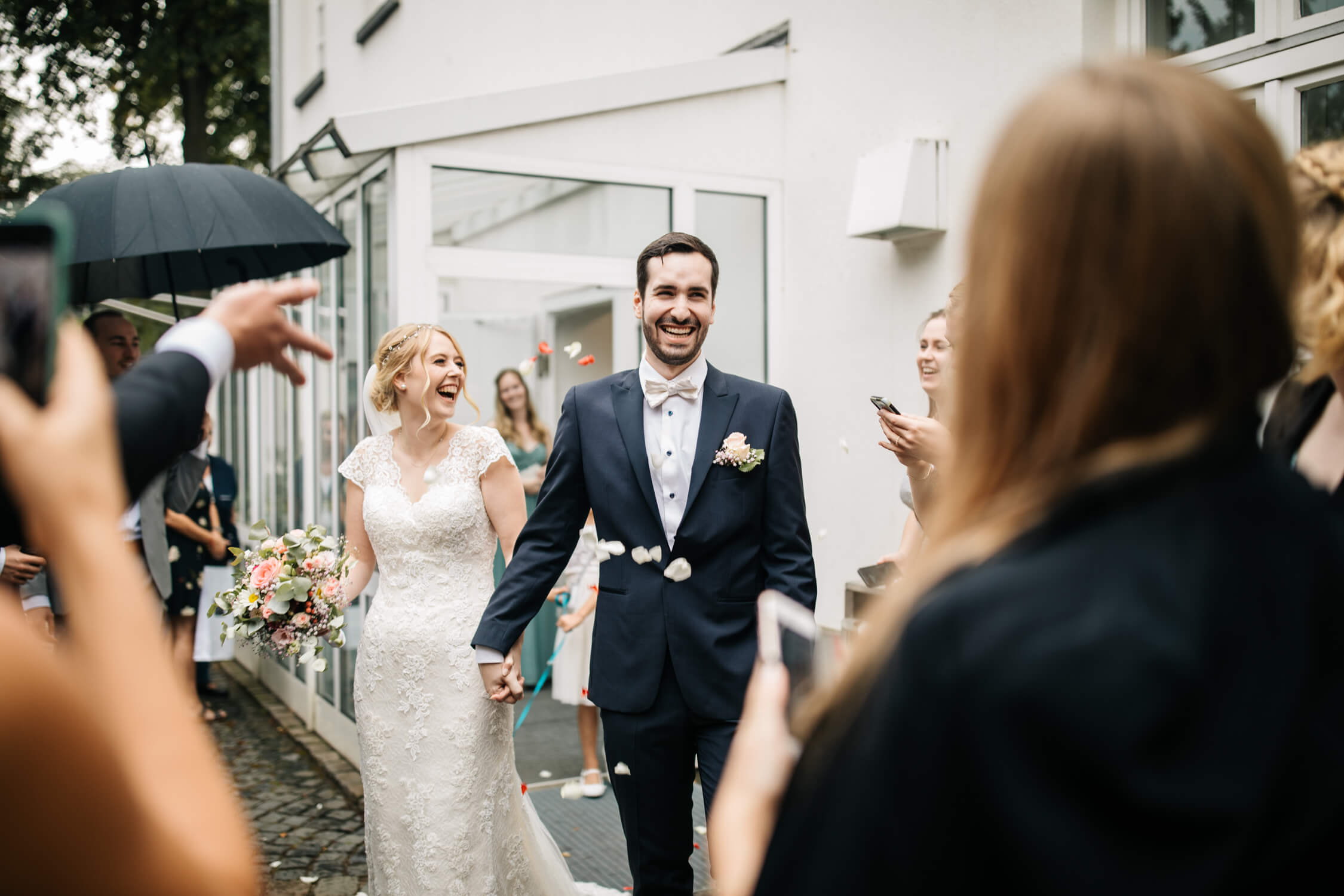 Standesamt, Krefeld, Garten, Freie Trauung, Hochzeitsreportage, Hochzeit, Hochzeitsfotograf, Reportage, Nina Buschenhofen, Liebe, Hochzeitsfotografie