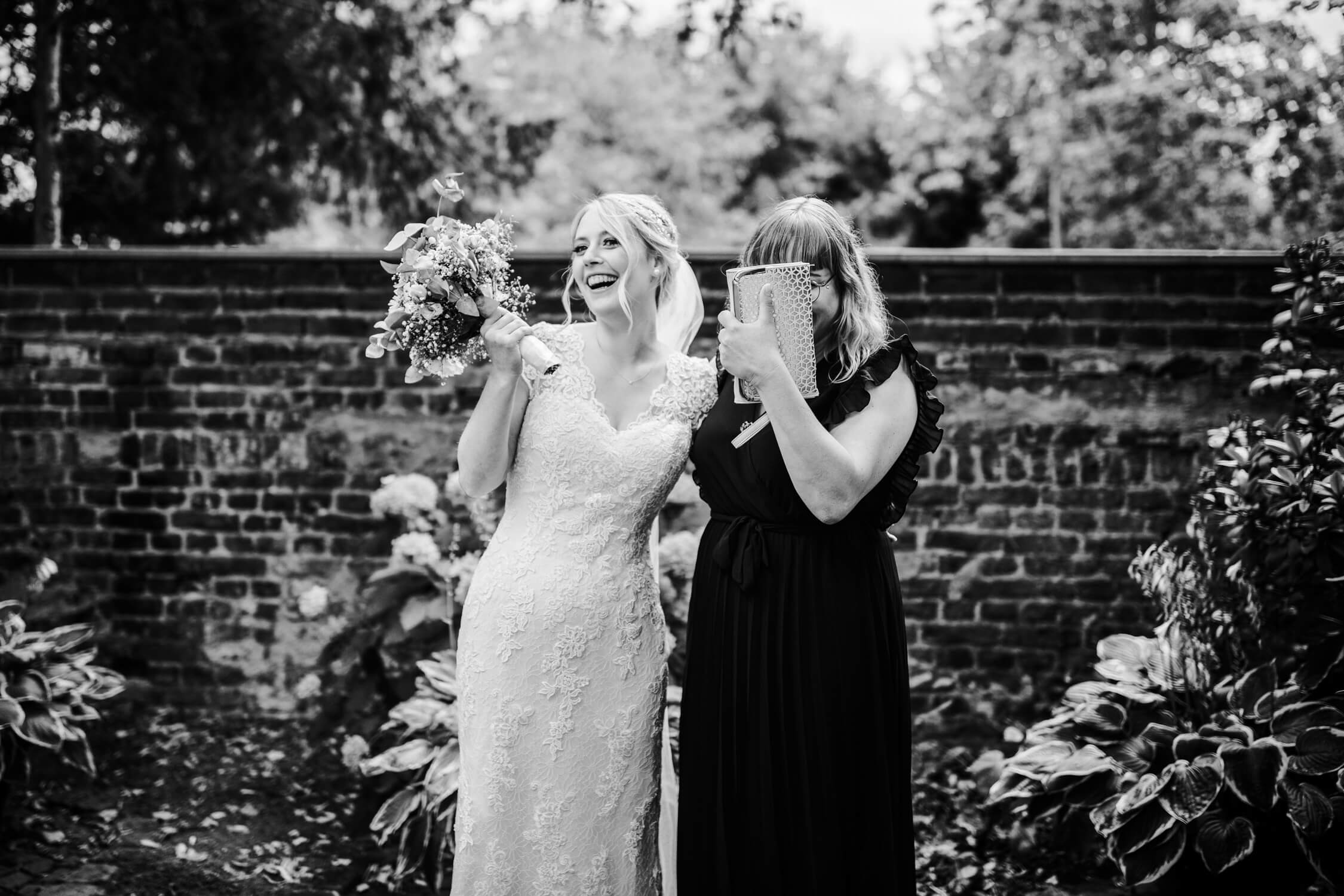 Standesamt, Krefeld, Garten, Freie Trauung, Hochzeitsreportage, Hochzeit, Hochzeitsfotograf, Reportage, Nina Buschenhofen, Liebe, Hochzeitsfotografie