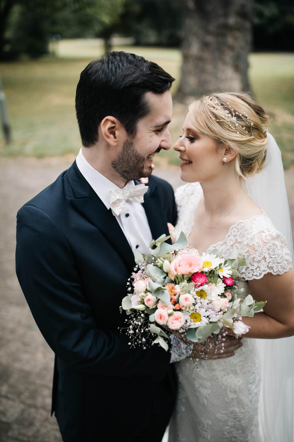 Standesamt, Krefeld, Garten, Freie Trauung, Hochzeitsreportage, Hochzeit, Hochzeitsfotograf, Reportage, Nina Buschenhofen, Liebe, Hochzeitsfotografie