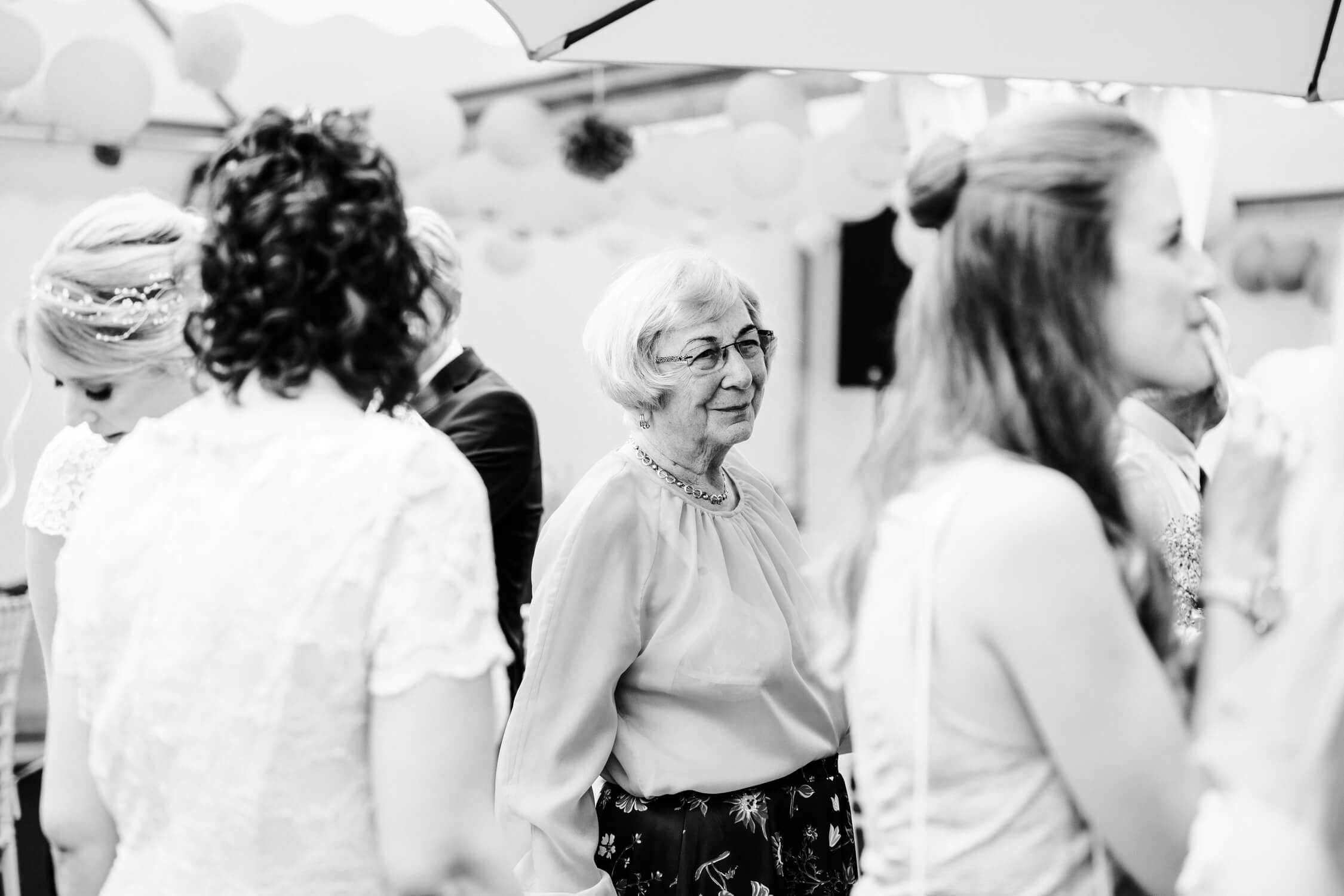 Standesamt, Krefeld, Garten, Freie Trauung, Hochzeitsreportage, Hochzeit, Hochzeitsfotograf, Reportage, Nina Buschenhofen, Liebe, Hochzeitsfotografie