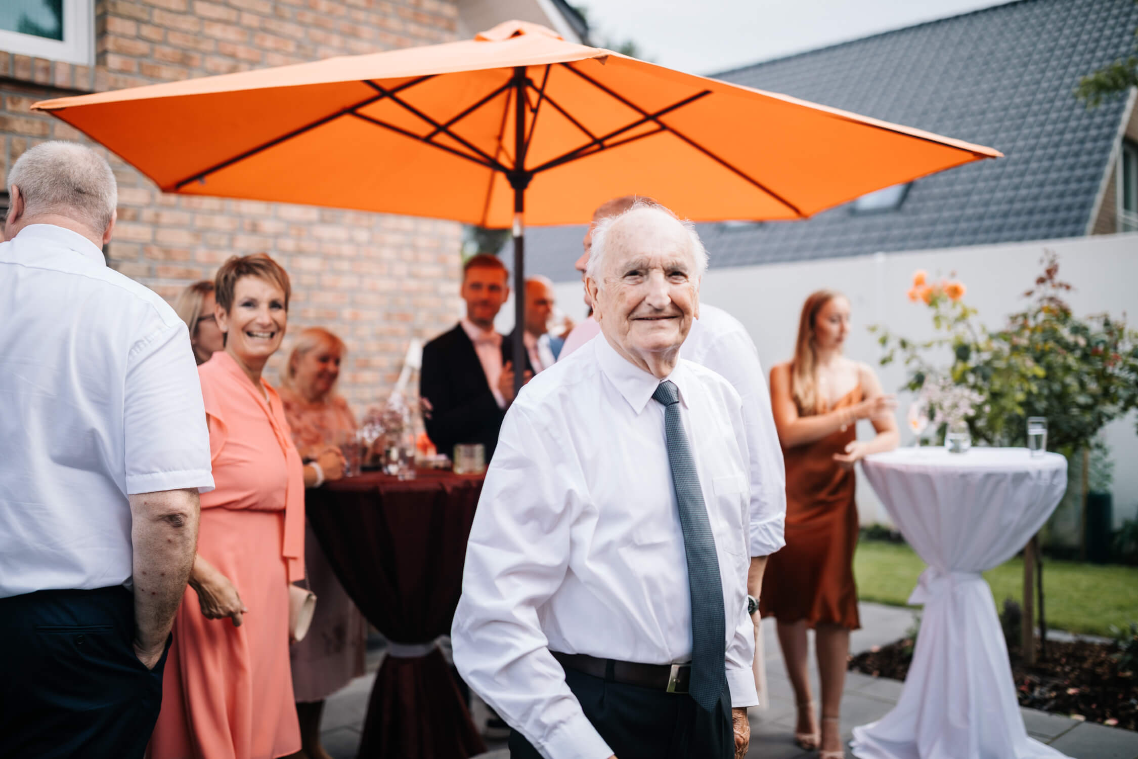 Standesamt, Krefeld, Garten, Freie Trauung, Hochzeitsreportage, Hochzeit, Hochzeitsfotograf, Reportage, Nina Buschenhofen, Liebe, Hochzeitsfotografie