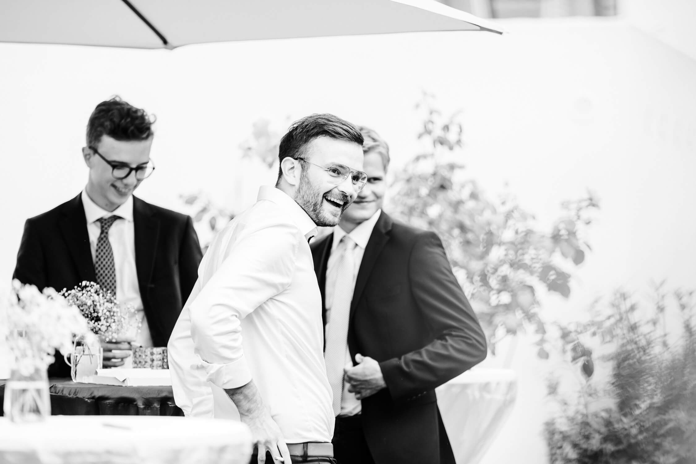 Standesamt, Krefeld, Garten, Freie Trauung, Hochzeitsreportage, Hochzeit, Hochzeitsfotograf, Reportage, Nina Buschenhofen, Liebe, Hochzeitsfotografie