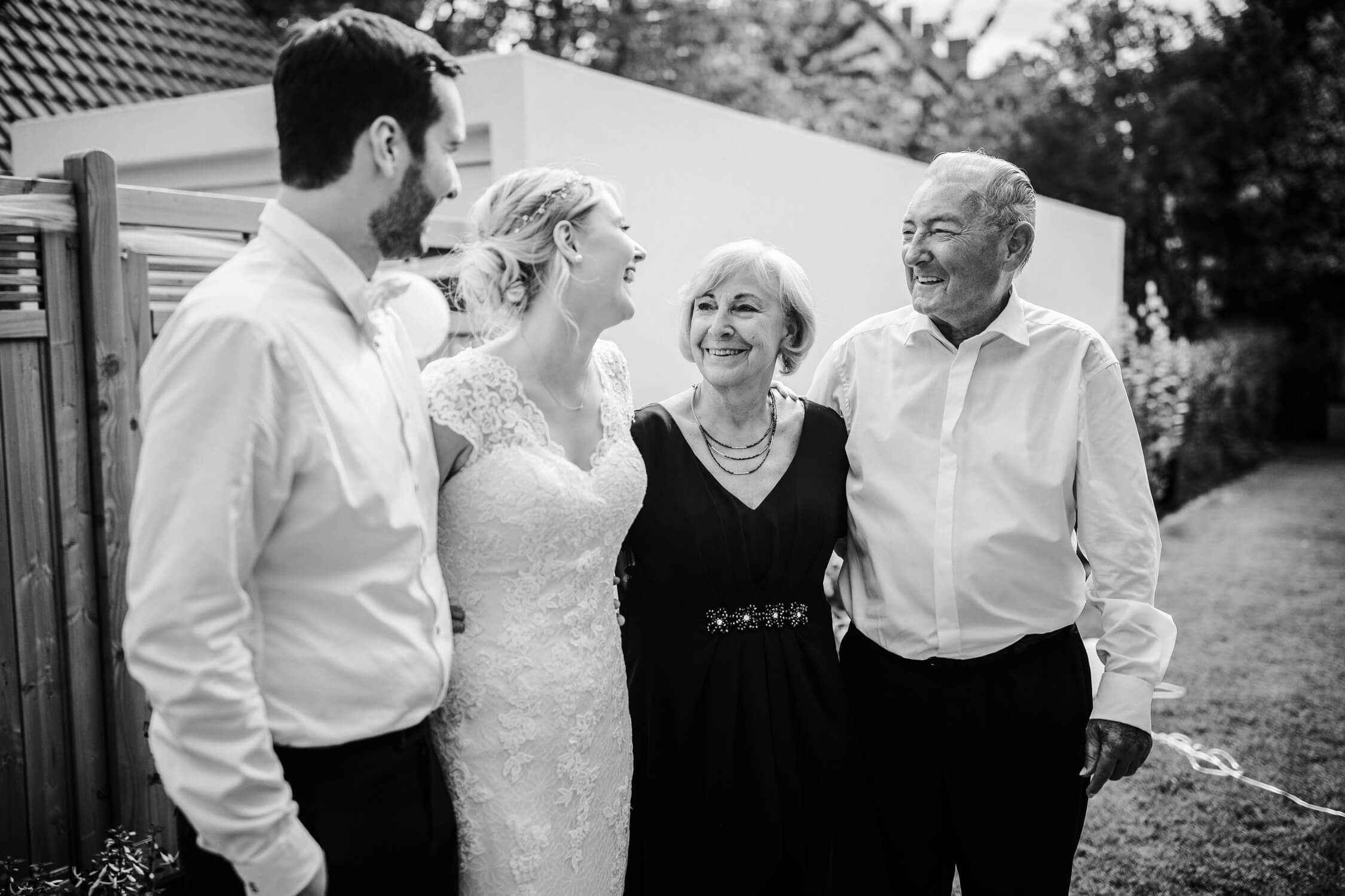 Standesamt, Krefeld, Garten, Freie Trauung, Hochzeitsreportage, Hochzeit, Hochzeitsfotograf, Reportage, Nina Buschenhofen, Liebe, Hochzeitsfotografie
