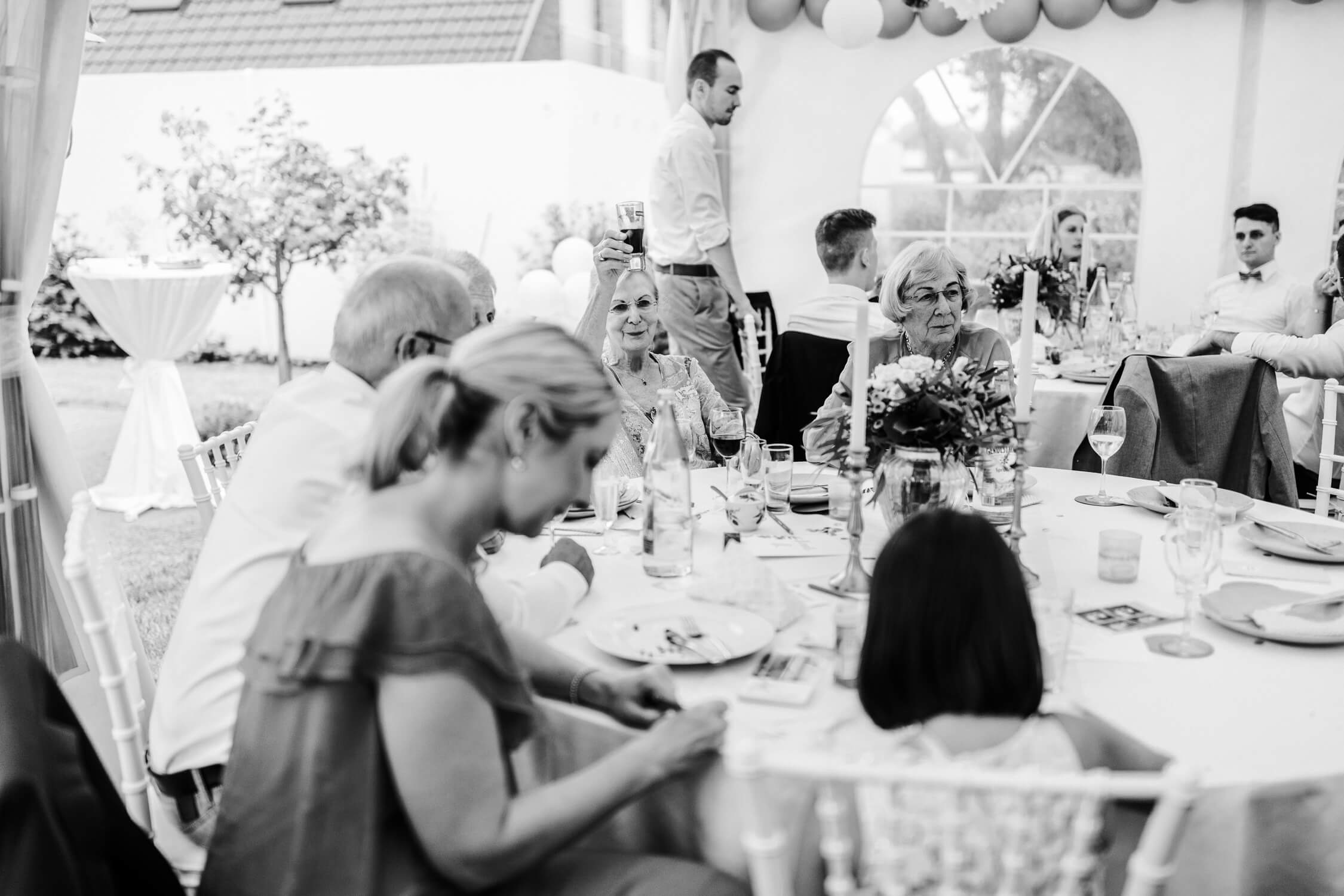 Standesamt, Krefeld, Garten, Freie Trauung, Hochzeitsreportage, Hochzeit, Hochzeitsfotograf, Reportage, Nina Buschenhofen, Liebe, Hochzeitsfotografie