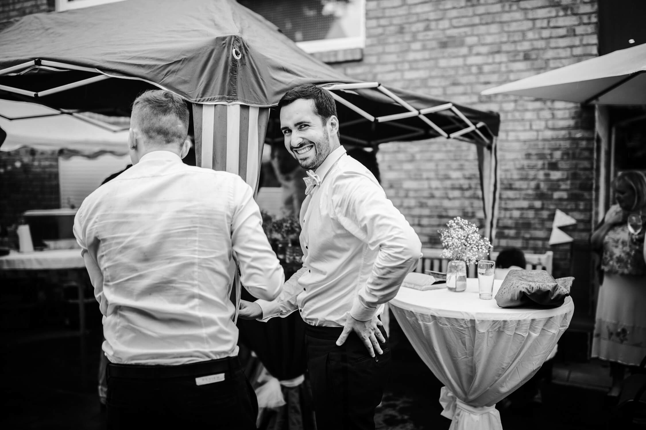 Standesamt, Krefeld, Garten, Freie Trauung, Hochzeitsreportage, Hochzeit, Hochzeitsfotograf, Reportage, Nina Buschenhofen, Liebe, Hochzeitsfotografie