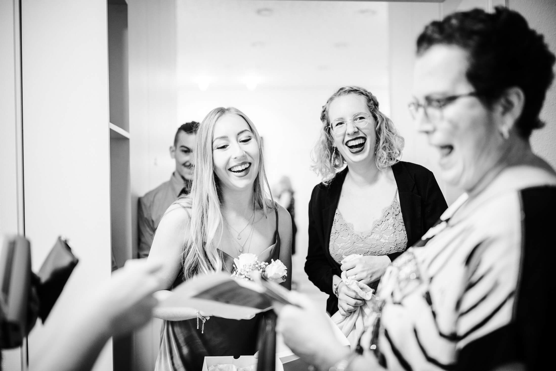 Standesamt, Krefeld, Garten, Freie Trauung, Hochzeitsreportage, Hochzeit, Hochzeitsfotograf, Reportage, Nina Buschenhofen, Liebe, Hochzeitsfotografie